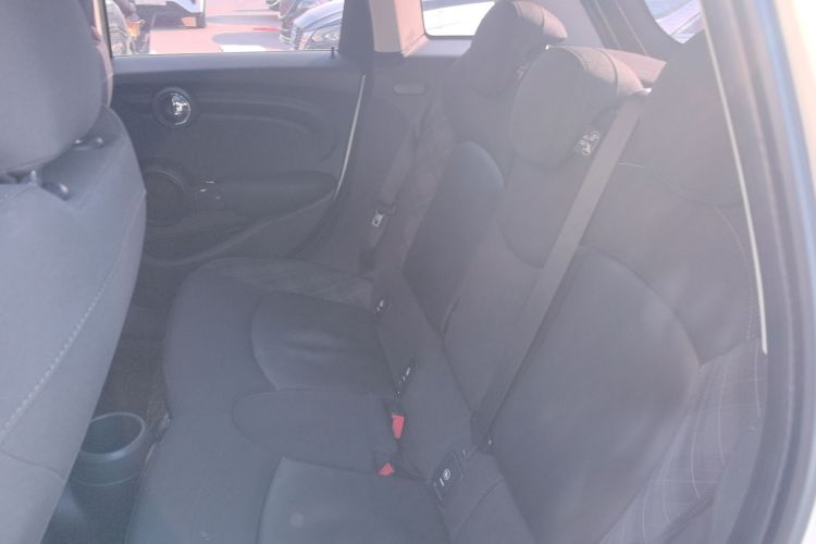 MINI 2015款 1.5T COOPER Fun 五门版中控内饰21