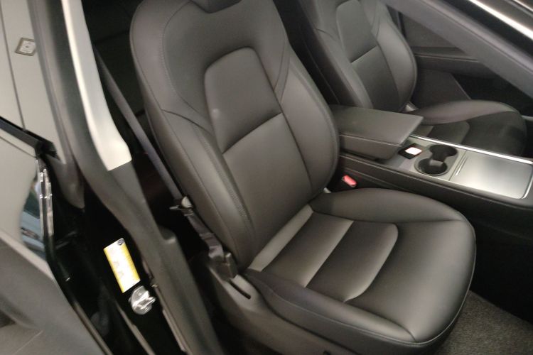 特斯拉 Model Y 2021款 标准续航后驱版局部细节41