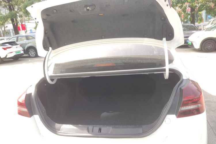 吉利汽车 帝豪 2021款 UP 1.5L CVT向上版机舱底盘23