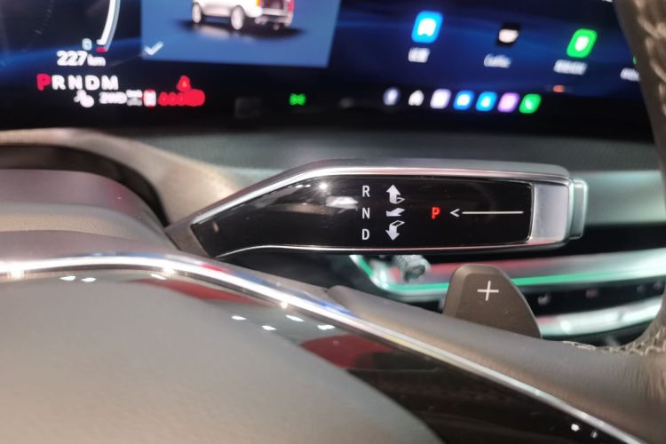 凯迪拉克XT5 2025款 2.0T 豪华型中控内饰18