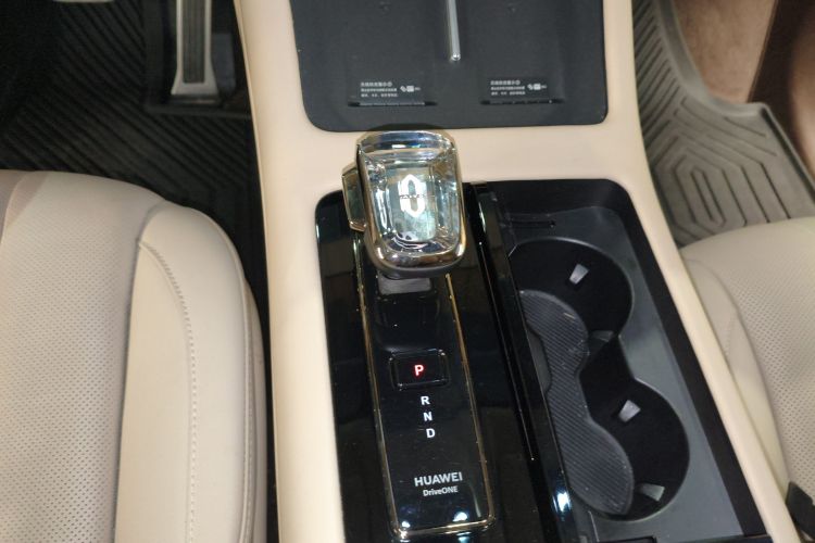 鸿蒙智行 问界M7 2024款 1.5T 智驾四驱Ultra版 5座中控内饰18