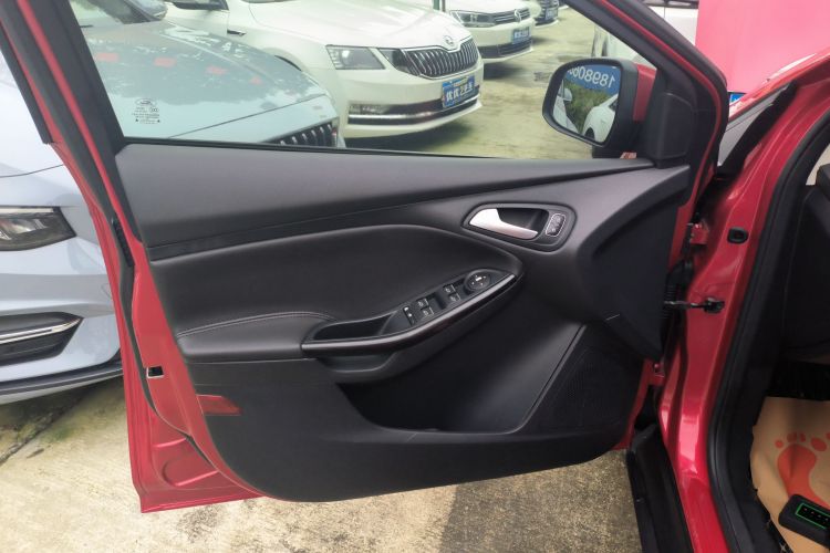 福特 福克斯 2015款 两厢 1.6L 自动风尚型中控内饰7007