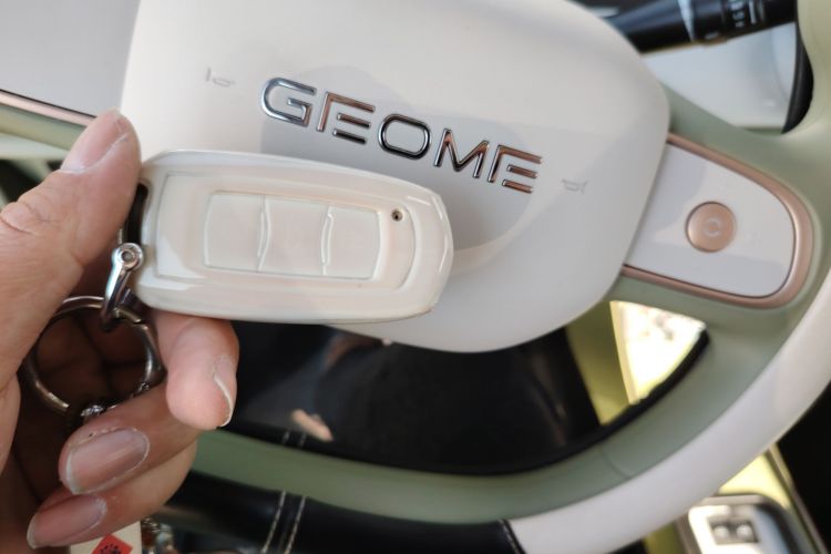 吉利银河 2025款 210km 熊猫骑士中控内饰11