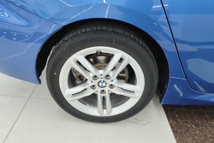 宝马1系 2020款 120i M运动套装车身外观6008