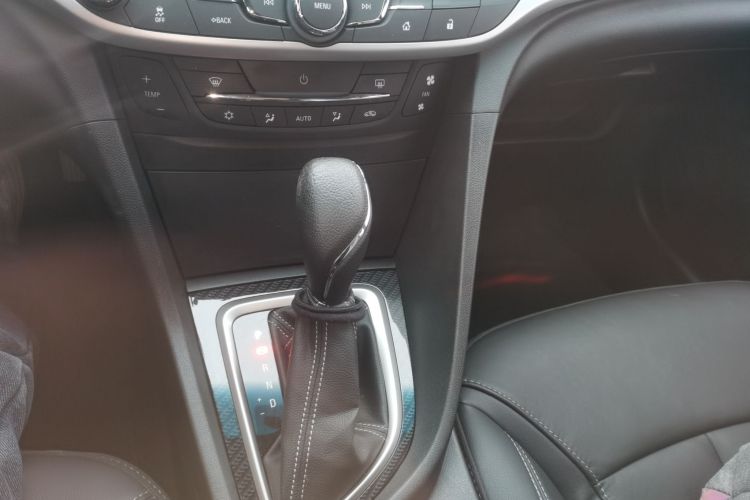 别克 英朗 2015款 15N 自动豪华型中控内饰18