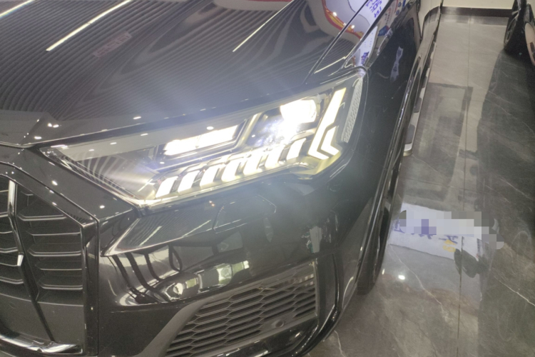 奥迪Q7 2023款 55 TFSI quattro S line运动型局部细节36