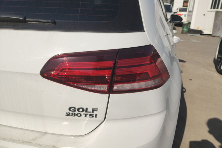 大众 高尔夫 2020款 挚爱版 280TSI DSG舒适型车身外观9