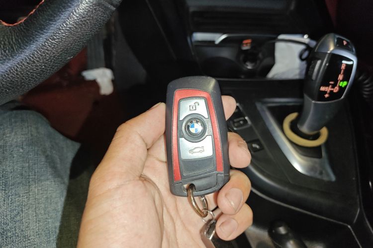 宝马2系(进口) 2018款 220i 敞篷轿跑车 运动设计套装中控内饰7001