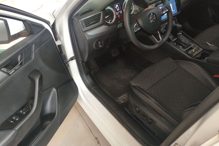 斯柯达 速派 2018款 TSI330 DSG舒适版 国V中控内饰7003