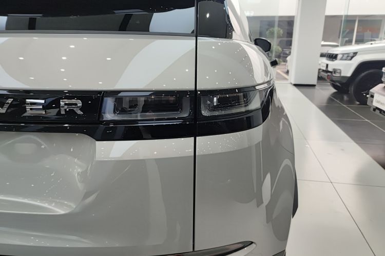 路虎 揽胜极光新能源 2022款 极光L P300e 插电式电动混合版车身外观6006