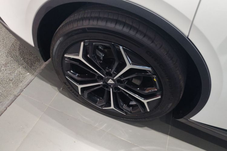 深蓝汽车 深蓝L07 2026款 240Ultra华为乾崑ADS SE版车身外观6008