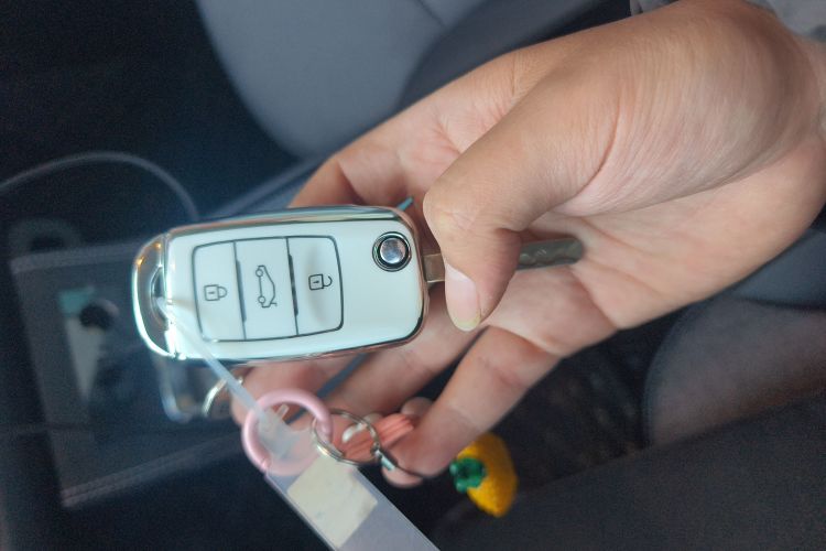 长安启源 长安Lumin 2024款 205km 橙风版中控内饰7001