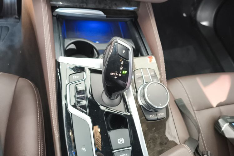 宝马5系 2020款 525Li M运动套装中控内饰18