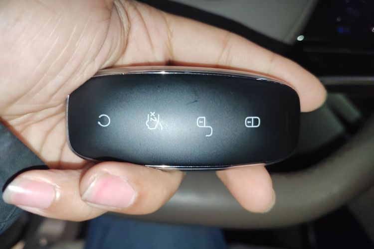 腾势D9 2022款 DM-i 970 四驱尊荣型中控内饰11