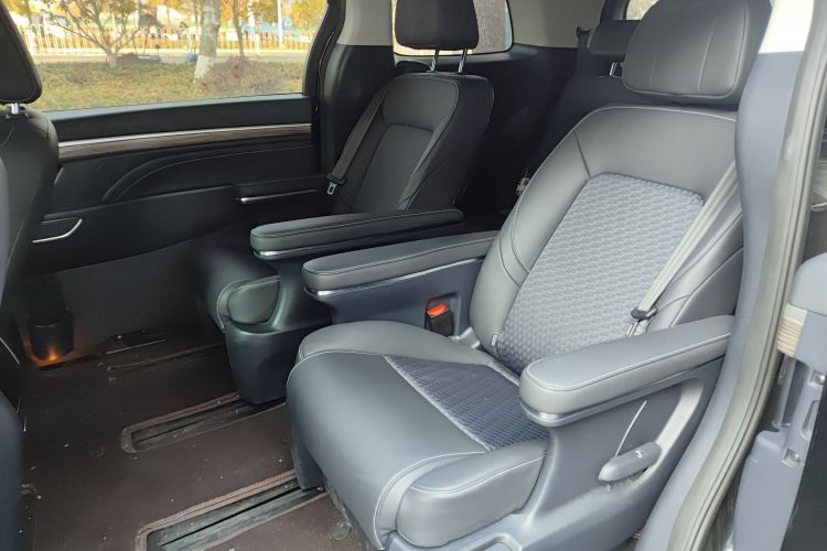 广汽传祺 传祺M8 2023款 领秀系列 390T 豪华版中控内饰7004