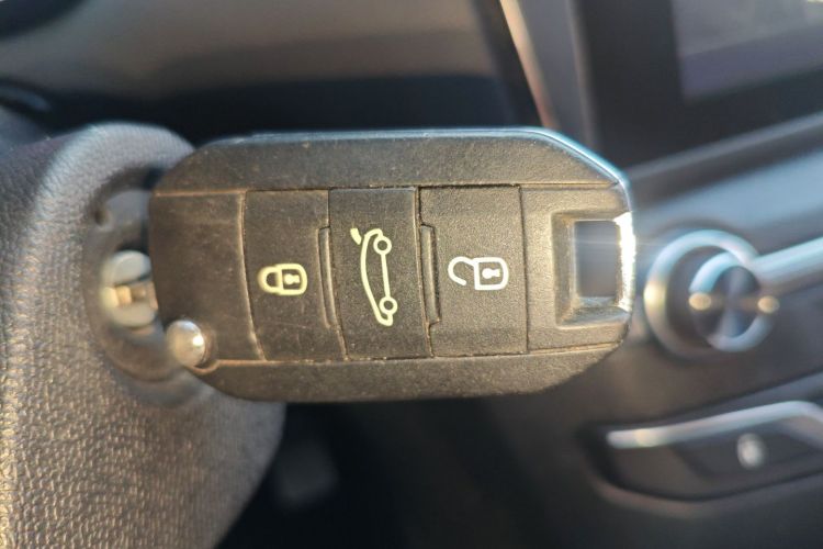 标致408 2016款 1.6T 自动豪华版中控内饰11