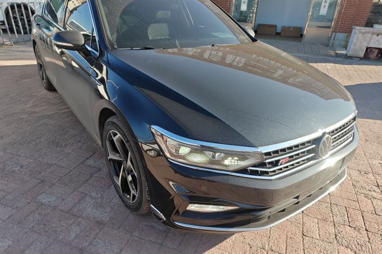 大众 迈腾 2023款 200万辆纪念版 380TSI DSG旗舰型车身外观3