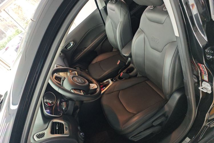 Jeep 指南者 2017款 200T 自动家享版中控内饰19