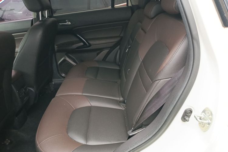 广汽传祺 传祺GS4 2017款 235T 自动两驱精英版中控内饰7004