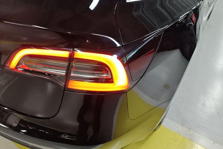 特斯拉 Model 3 2021款 标准续航后驱升级版 3D6车身外观9