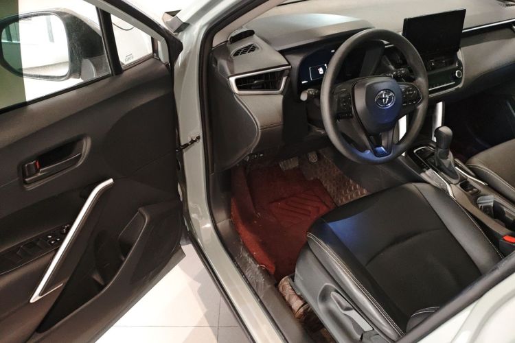 丰田 卡罗拉锐放 2023款 2.0L 精英版中控内饰7003