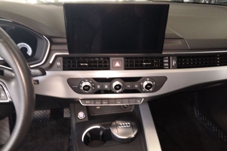 奥迪A4L 2022款 40 TFSI 时尚动感型中控内饰16