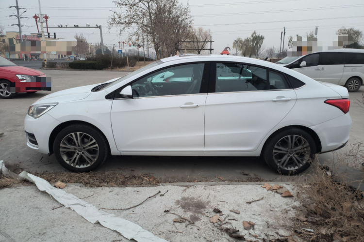 奇瑞 艾瑞泽5 2017款 1.5L 手动豪华版车身外观4