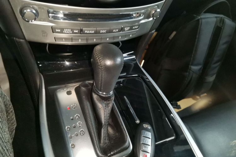 英菲尼迪Q70 2019款 Q70L 2.0T 精英版中控内饰18