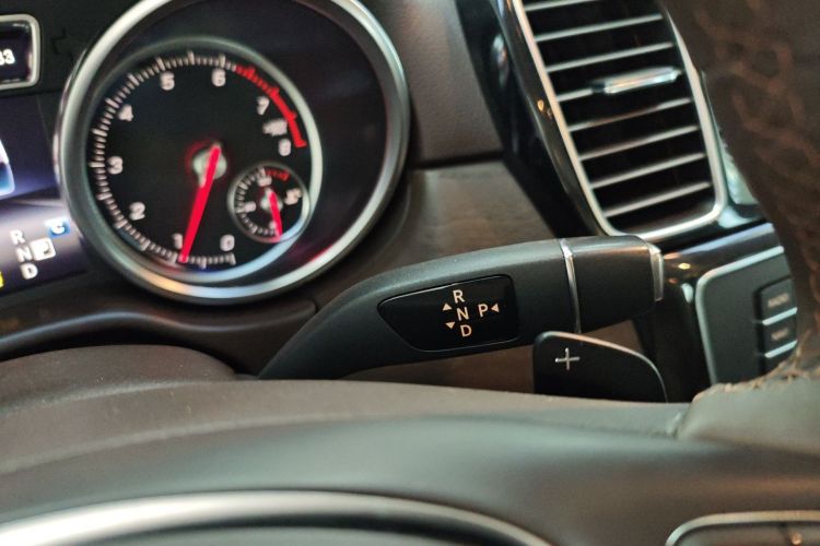 奔驰GLE 2017款 GLE 320 4MATIC 动感型中控内饰18