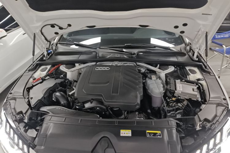 奥迪A4L 2023款 40 TFSI 时尚动感型机舱底盘24