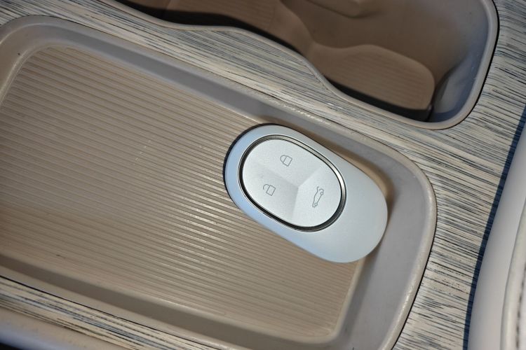 蔚来ET7 2022款 100kWh 首发版中控内饰11