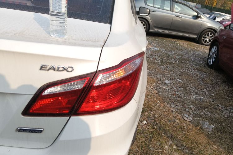 长安 逸动 2014款 1.6L 自动豪华型车身外观6006