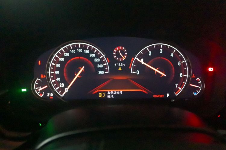 宝马5系 2018款 改款 530Li 领先型 M运动套装中控内饰14