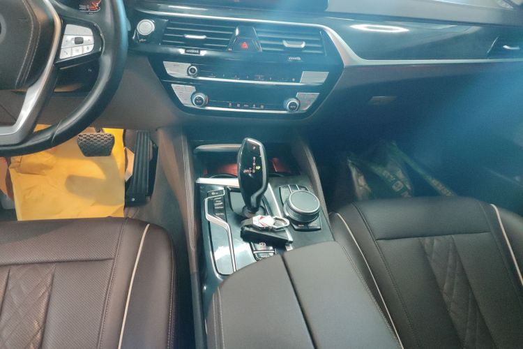 宝马5系 2021款 525Li 豪华套装中控内饰18