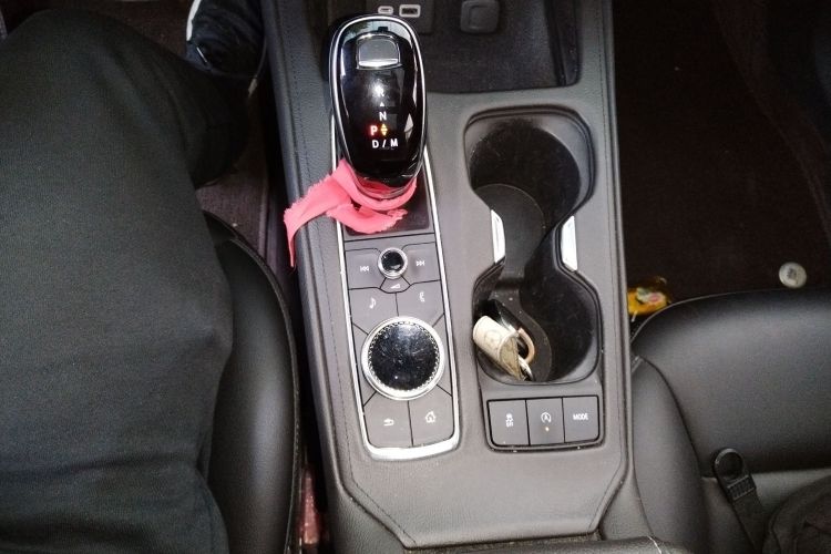 凯迪拉克XT4 2021款 28T 两驱豪华型中控内饰18