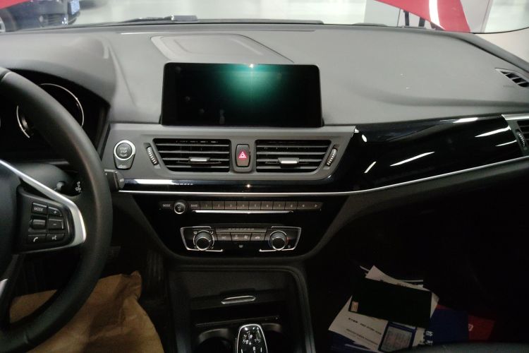 宝马1系 2020款 120i 时尚型中控内饰16