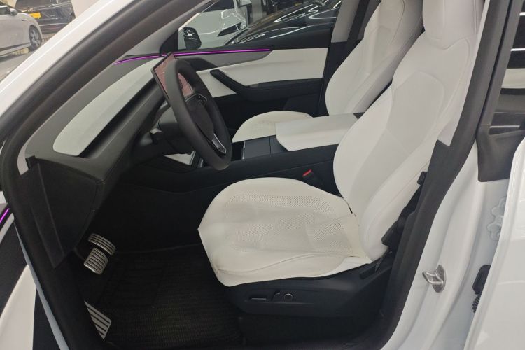 特斯拉 Model Y 2025款 长续航全轮驱动版中控内饰19