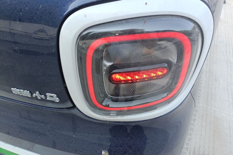 奔腾小马 2025款 222km 闪电马车身外观9