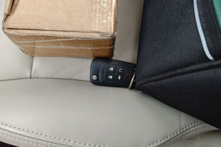 别克GL8 2018款 28T 豪华型 国VI中控内饰7001