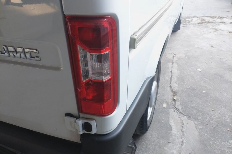 江铃 特顺 2021款 2.8T空间王金牛款短轴中高顶6座柴油国VI JX493车身外观9