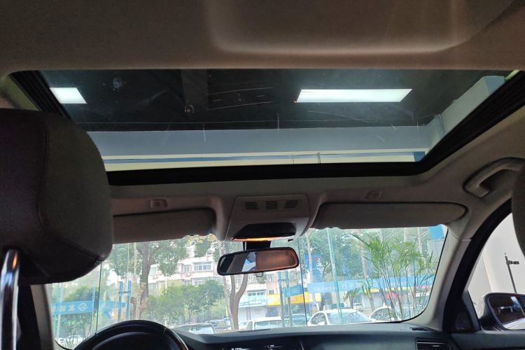 宝马5系 2014款 528Li 领先型中控内饰22