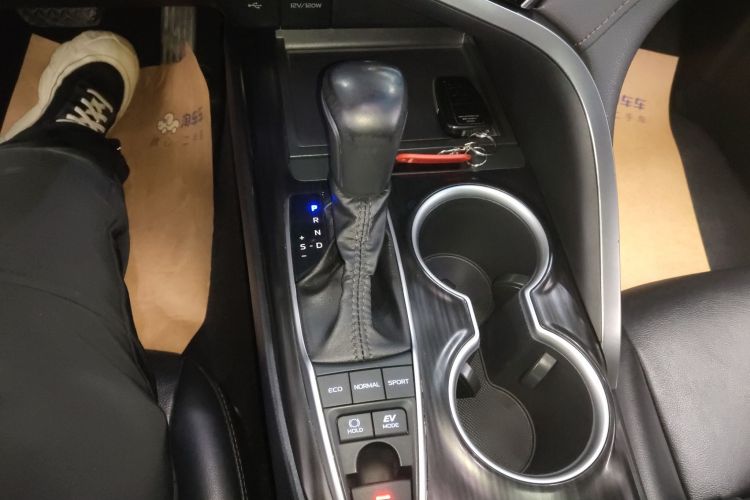 丰田 凯美瑞 2023款 双擎 2.5HG 豪华版中控内饰18