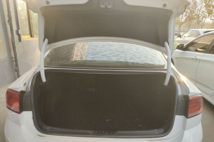 大众 凌渡 2018款 230TSI DSG风尚版机舱底盘23