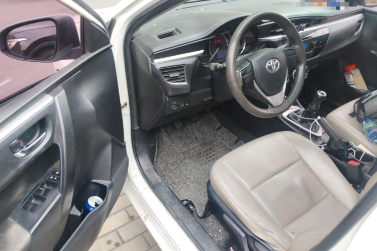 丰田 雷凌 2014款 1.6G 手动精英版中控内饰20