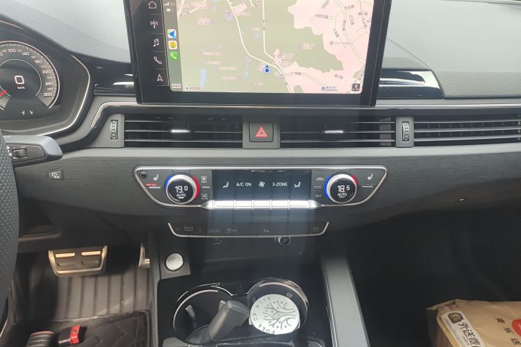 奥迪A4L 2024款 40 TFSI 豪华动感型(星夜版)中控内饰16