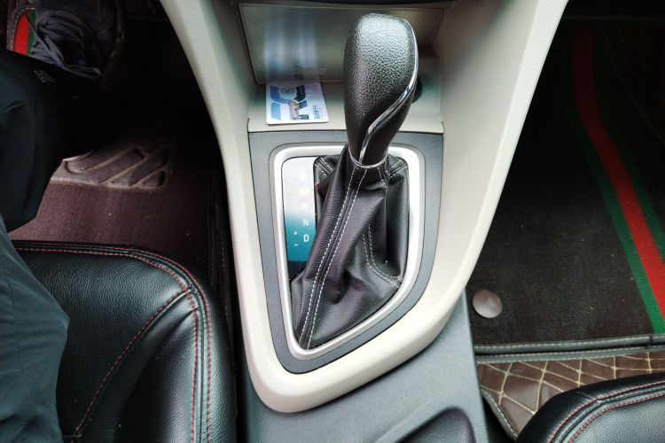 别克 英朗 2015款 15N 自动进取型局部细节18