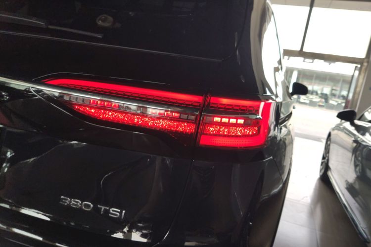 大众 威然 2023款 改款 380TSI 尊驰版车身外观9