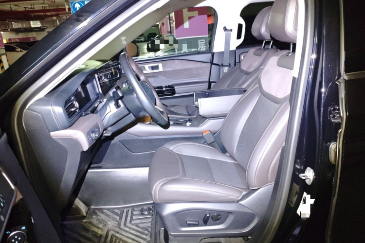 福特 探险者 2024款 2.3T EcoBoost 四驱钛金版 6座局部细节19