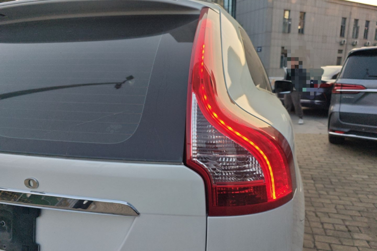 沃尔沃XC60 2016款 T5 AWD 智远版车身外观9