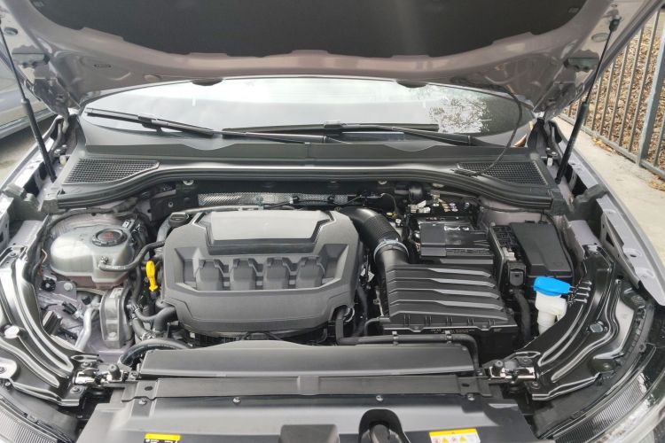 大众 帕萨特 2025款 Pro 380TSI 龙尊版机舱底盘24
